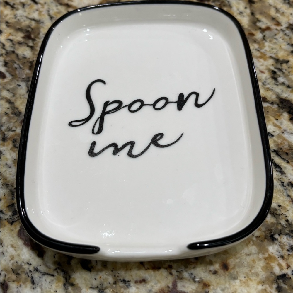 White and Black Spoon Rest